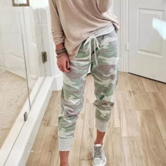 LAST PAIR!Camo print pajama/jogger pants SZ Large - Picture 2 of 8